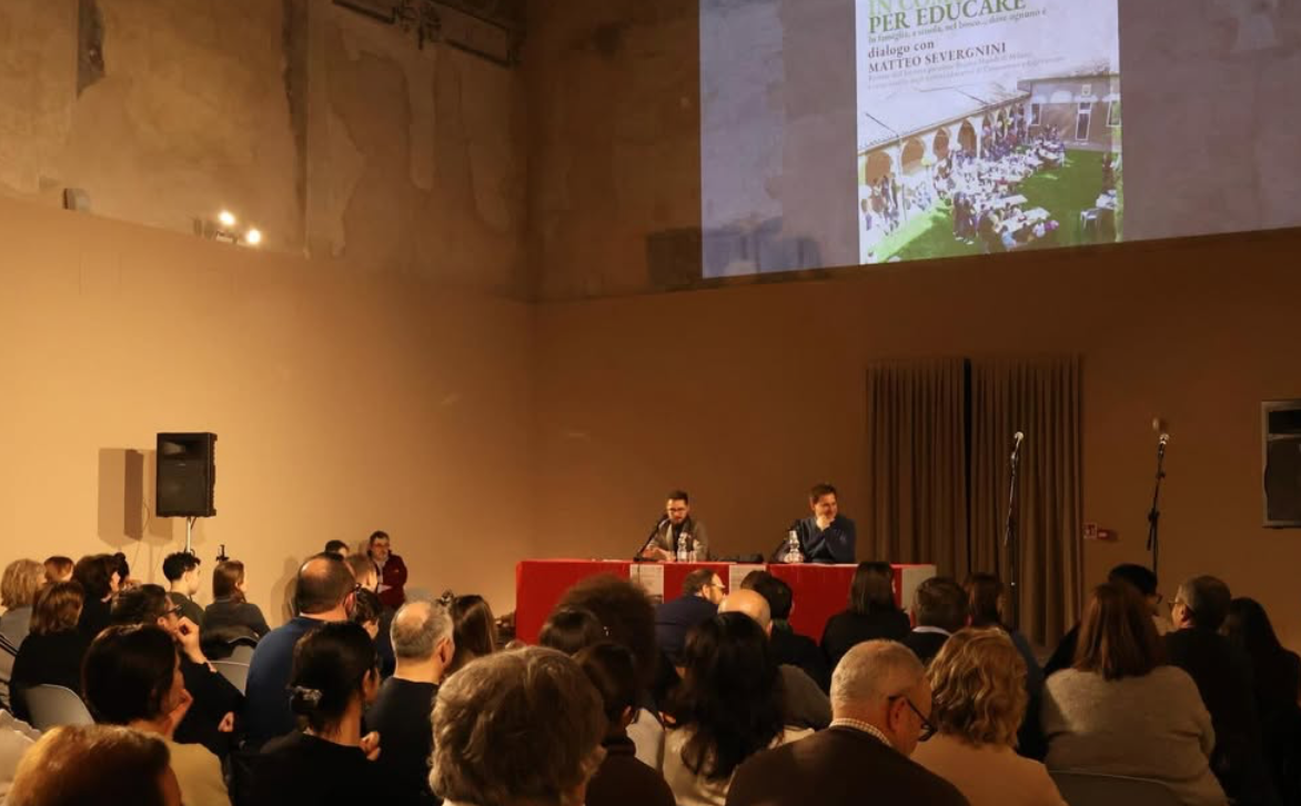 Foto dall''incontro Essere in Comunione per Educare - in famiglia, a scuola, nel bosco…dove ognuno è", dialogo con Matteo Severgnini, rettore dell'Istituto paritario Regina Mundi di Milano e responsabile degli ambiti educativi di Comunione e Liberazione