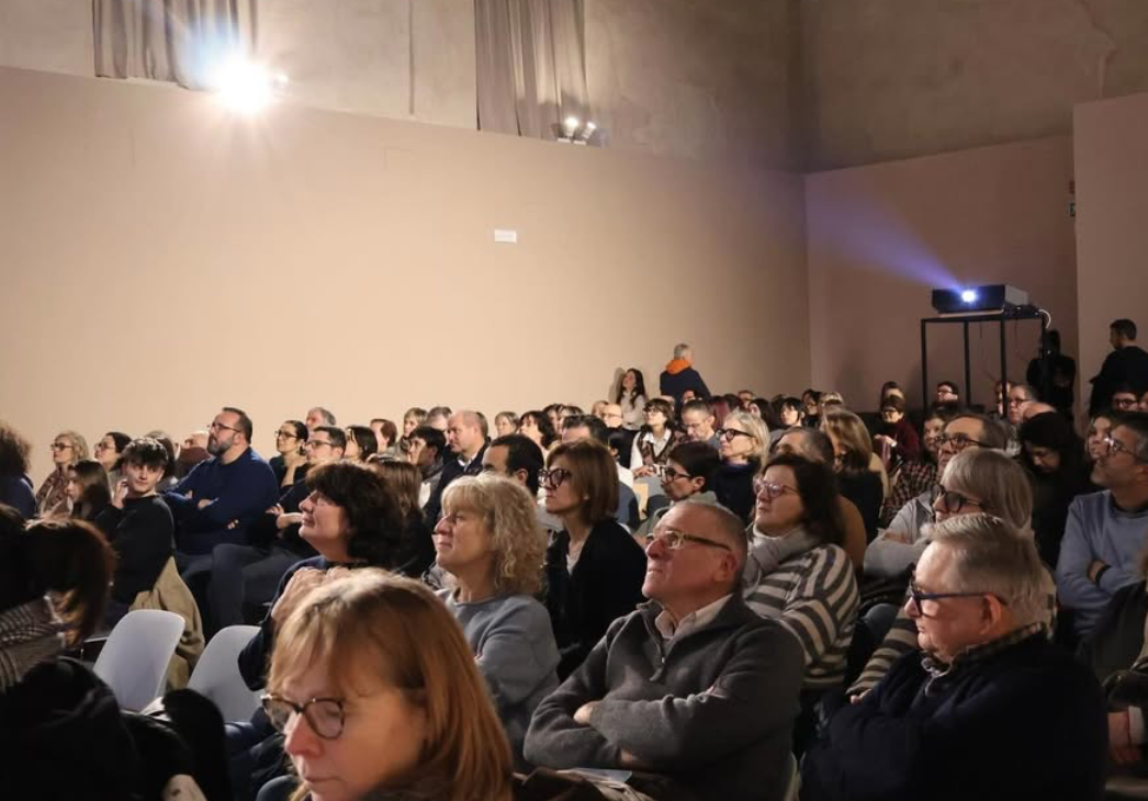 Foto dall''incontro Essere in Comunione per Educare - in famiglia, a scuola, nel bosco…dove ognuno è", dialogo con Matteo Severgnini, rettore dell'Istituto paritario Regina Mundi di Milano e responsabile degli ambiti educativi di Comunione e Liberazione